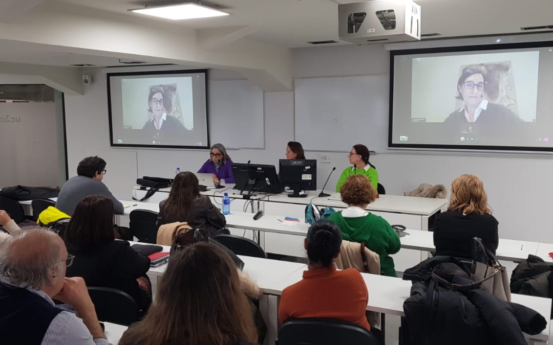 Ethics and Deontology for Information Professionals